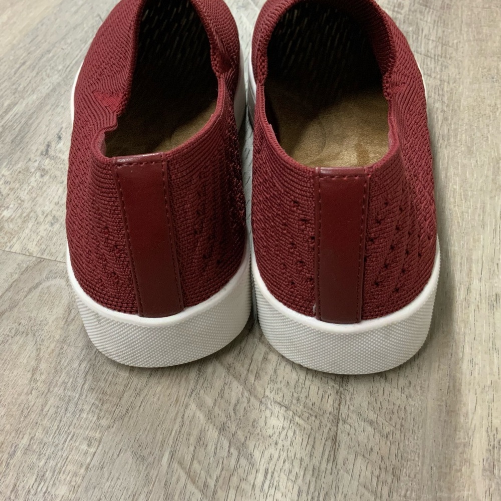 (Bin 32)  Sonoma, burgundy comfort knit lightweight shoes, Size 8.5 - Picture 4 of 7